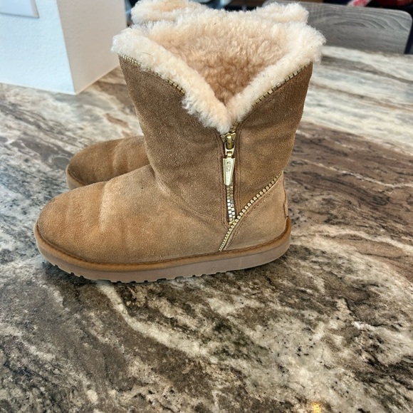 UGG Florence style boots, size 4 (have wear, see photos) - Picture 4 of 9